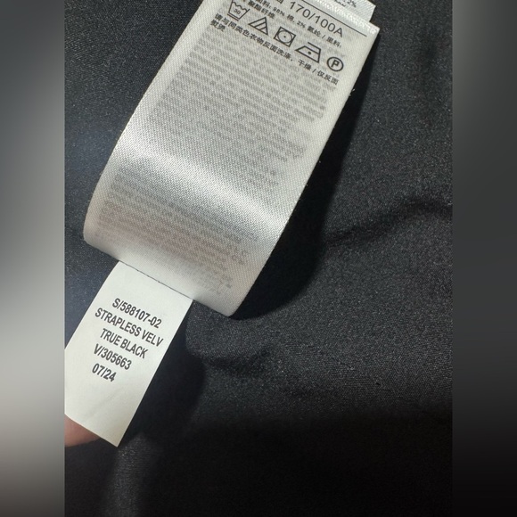 Gap Size L Black Velvet Crop Tube Top - Picture 10 of 12